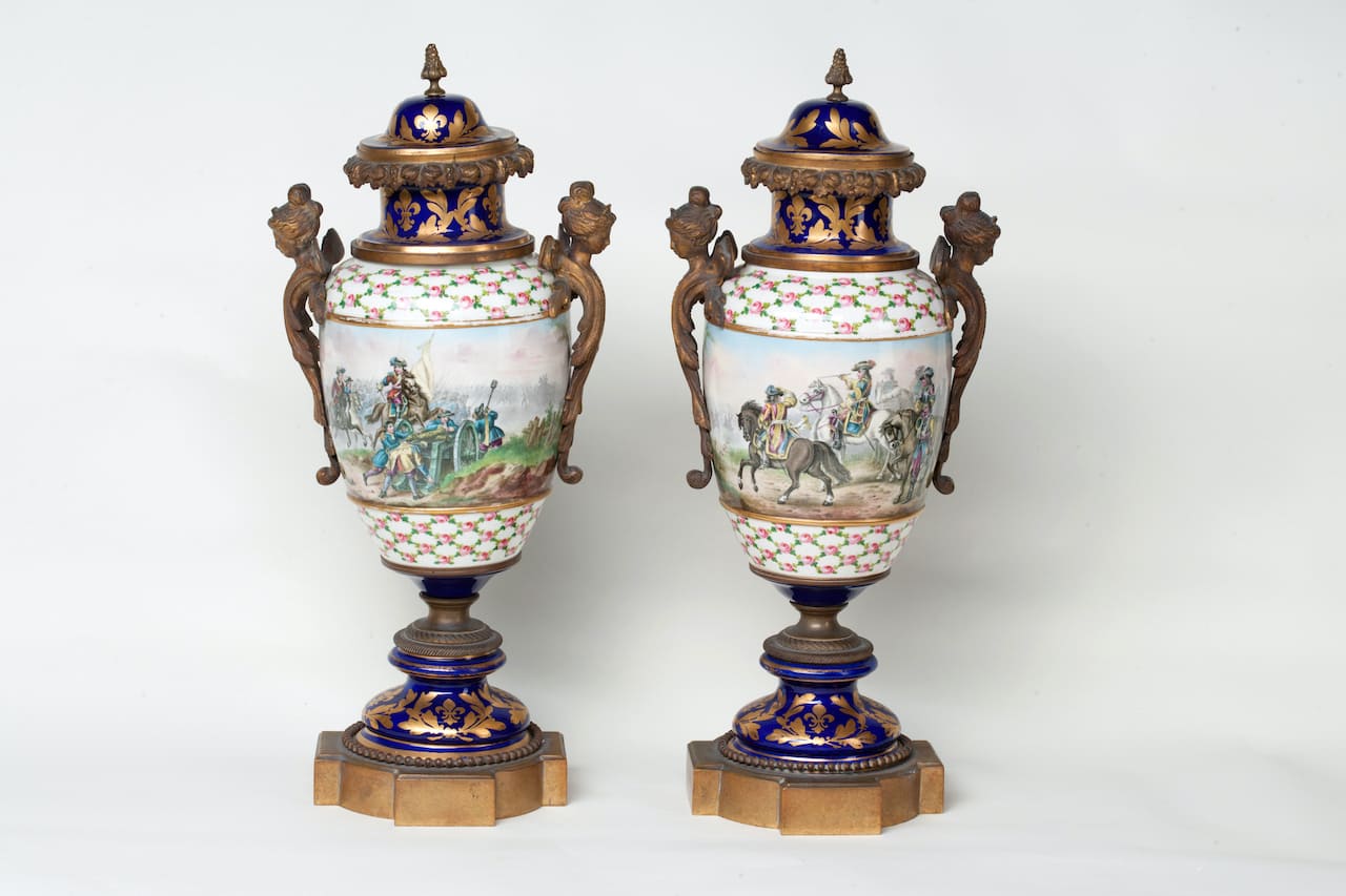 Pair of Porcelain Hand-Painting Vases, 19th century