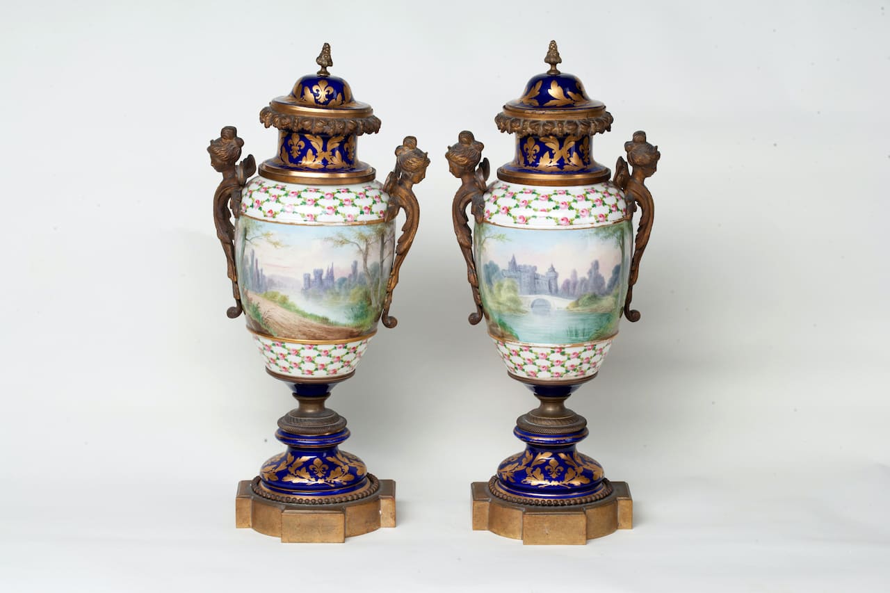 Pair of Porcelain Hand-Painting Vases, 19th century