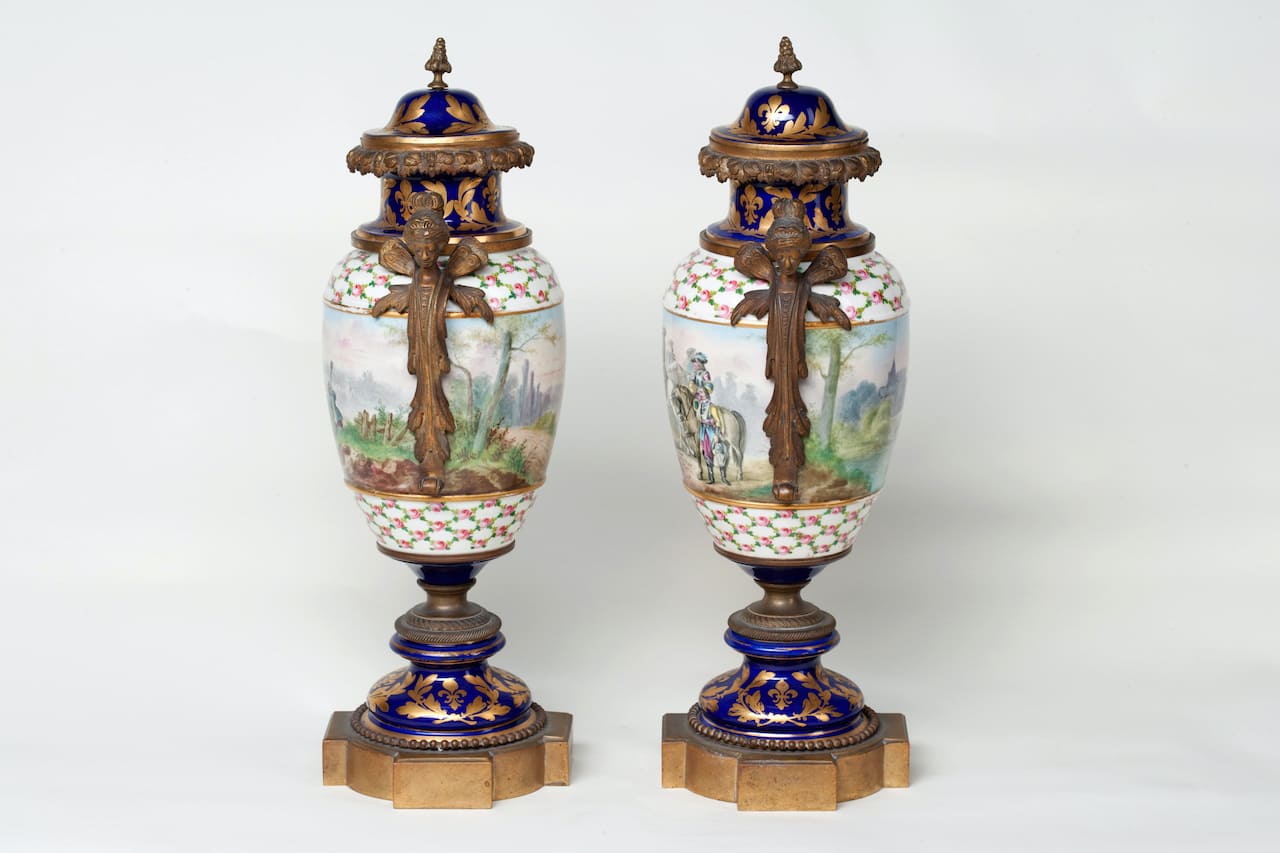 Pair of Porcelain Hand-Painting Vases, 19th century