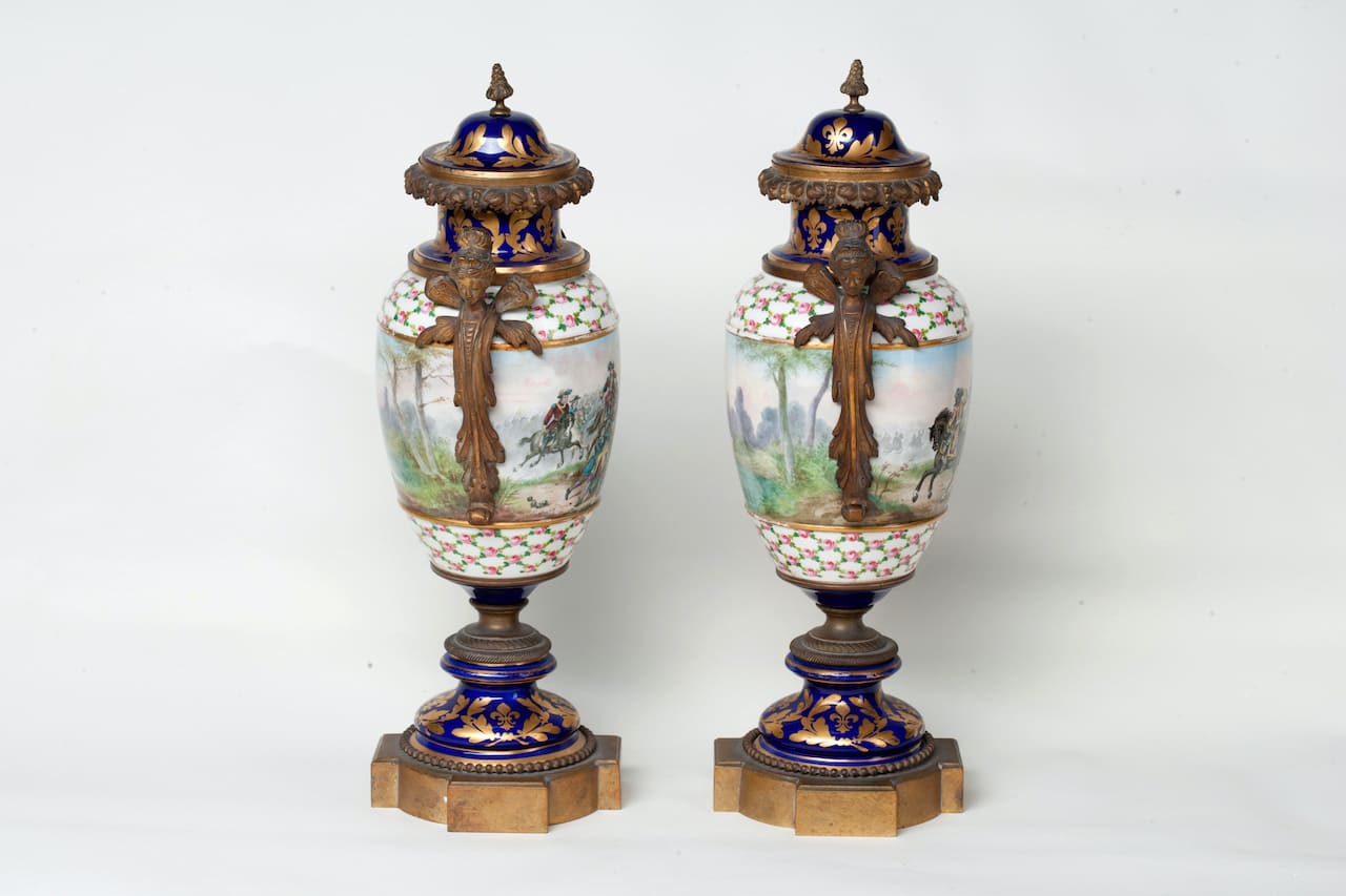 Pair of Porcelain Hand-Painting Vases, 19th century