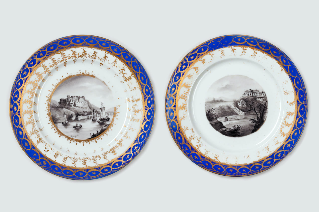 Pair of Porcelain Cabinet Plates, 19th century
