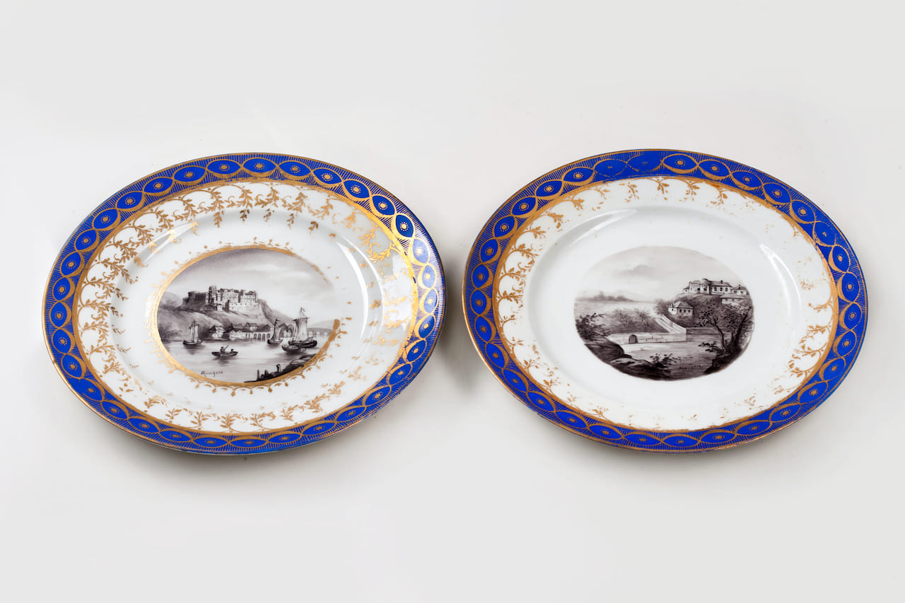 Pair of Porcelain Cabinet Plates, 19th century